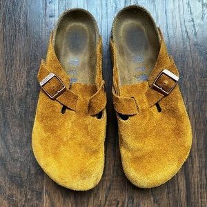 Boston Birkenstock Sued in color Mink.